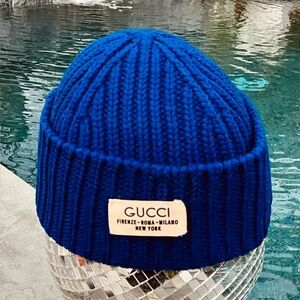 GUCCI Blue Ribbed Wool Beanie – Logo Patch